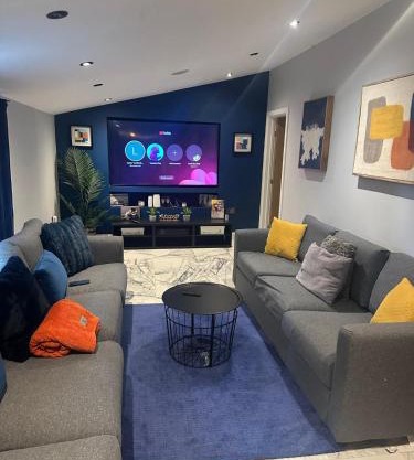 Jacuzzi Retreat in Watford