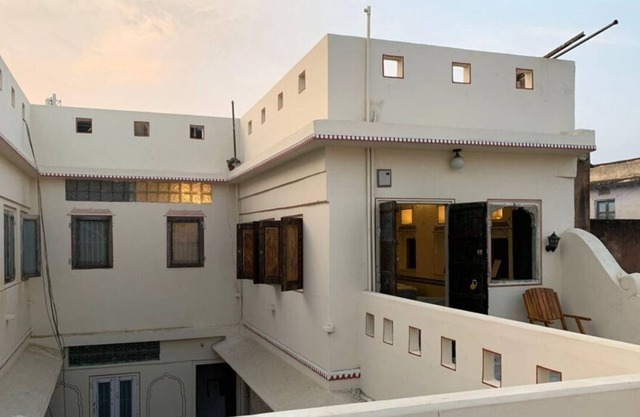JAIPUR HAVELI- Triple Room with Private Bathroom