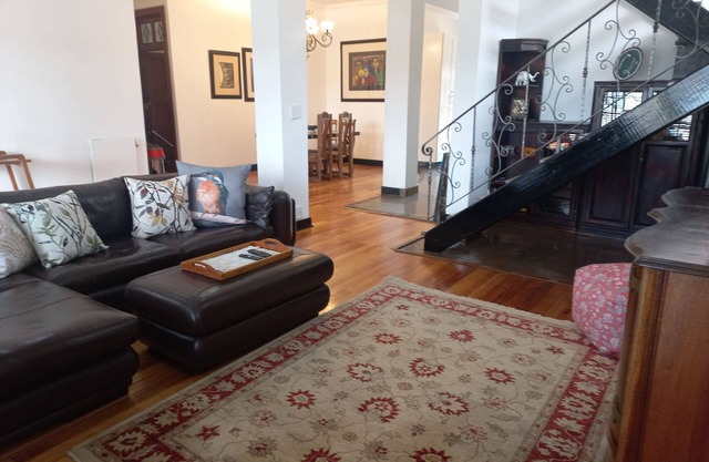 Jakes's Place modern comfortable & sunny 3-bedroom house in Kensington