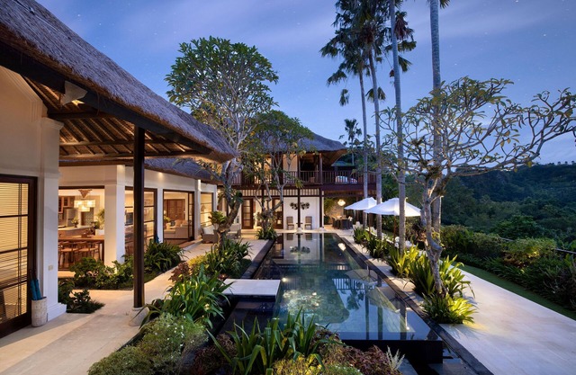 Jimbaran four bedroom villa, 8 minutes walk to the beach