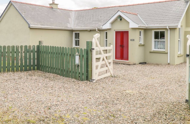 JOE'S COTTAGE, family friendly in Ardara, County Donegal