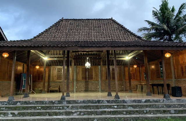 JOGLO GREEN HOUSE