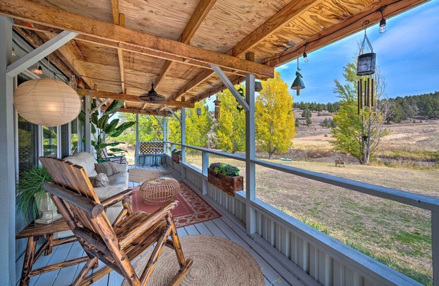 John Day Lakehouse w/a Great Outdoor Space!