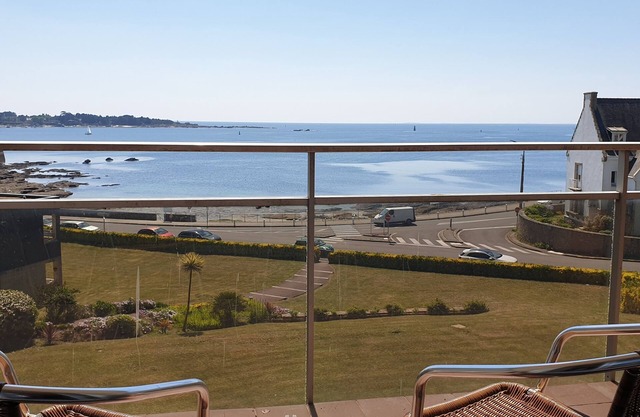 Joli Studio Avec Grand Balcon vue mer