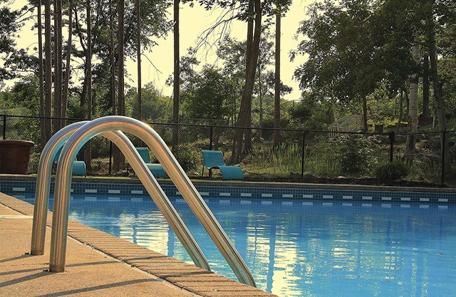 Jolly Roger Inn & Resort