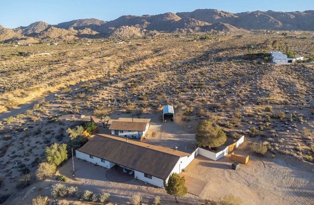 Joshua Tree private compound w/two houses and desert and national park views!