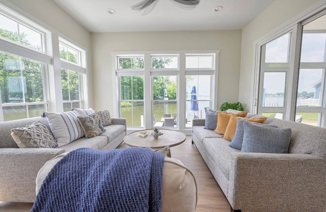 Joyful Haven at Buckeye Lake Walk to Winery + Beach Sleeps 14