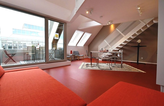 JULIUS 22: Urban Oasis - 5 Mins to City Center