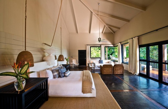 Jungle Canopy Suite w/Private Veranda, Infinity Pool, WiFi, & Stunning Views