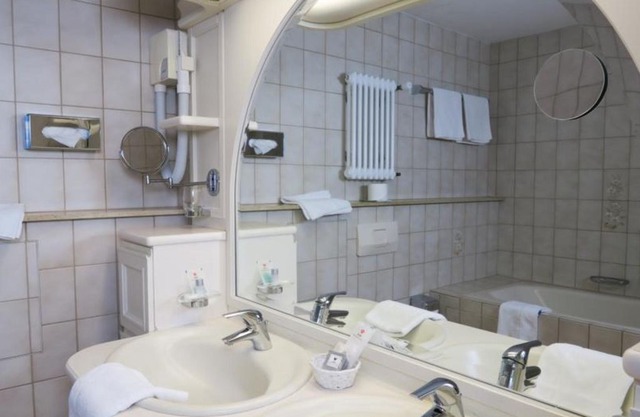 Junior suite with WC and whirlpool / shower temple - Top CCL Hotel Ritter Badenweiler Ganter Reiner