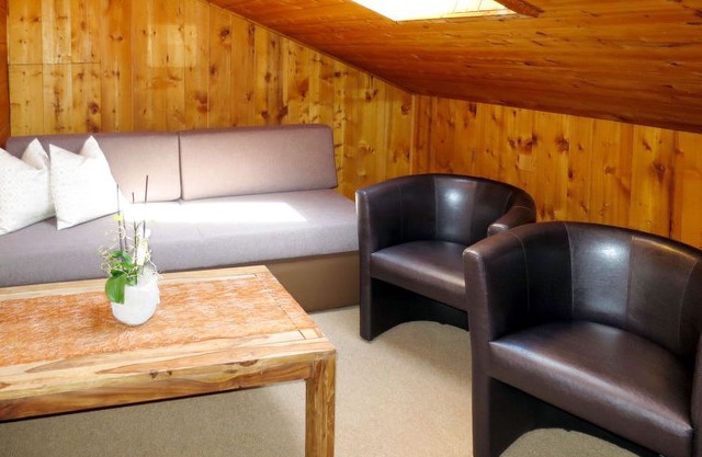 Juns Apartment, Sleeps 10 with Free WiFi