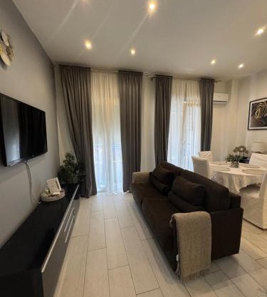 Junto al Paseo de la Castellana y Bernabéu, 6 pax