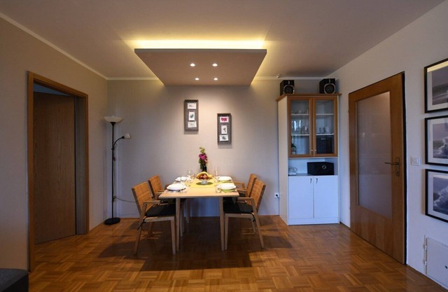 ◉ Just 5 min. walk to beautiful Simon's beach ☀ 2x Queen bed ❤️ 2x AC ❄ Garage✔