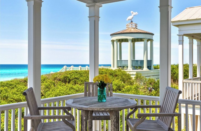 JUST A 2-NIGHT MIN STAY, GULF-FRONT SEASIDE HONEYMOON COTTAGE, PANORAMIC VIEWS!