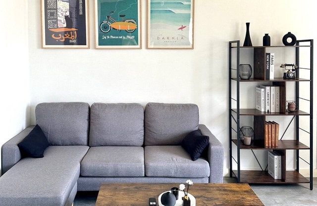 Just a stone's throw from downtown Angers! Bright, furnished 3-bedroom apartment