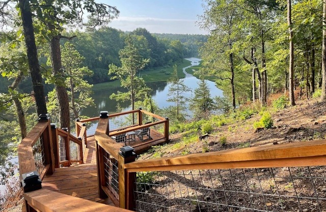 Just the Two of Us River Front Luxury Cabin -Private/Romantic/Hot Tub