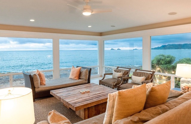 Kailua Oceanfront Villa with Heated Pool & Spa - SEPTEMBER now available!