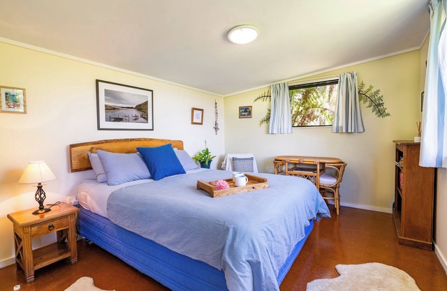 Kanuka Cabin - Ao Marama Retreat - Stunning Bush setting and Ocean Views