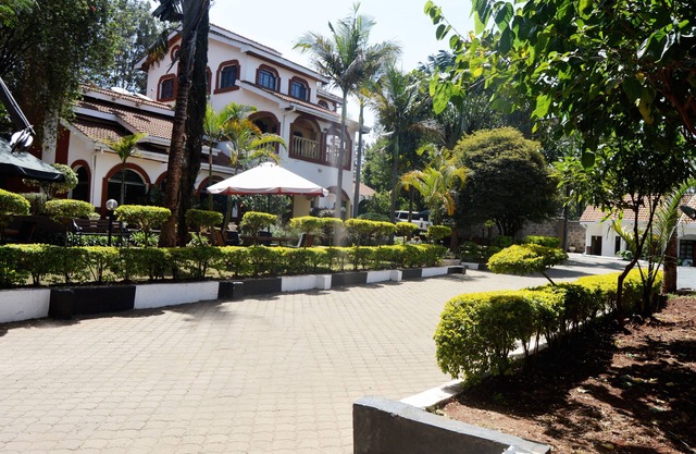 Karen Bomas Inn
