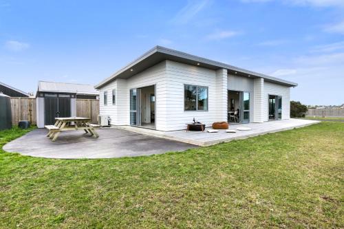 Karitane Beach Retreat - Karitane Holiday Home