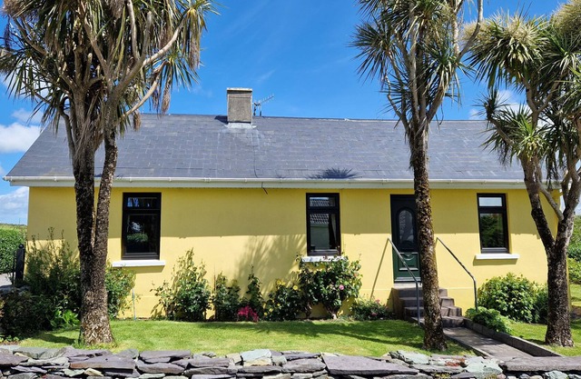 KATE'S COTTAGE, family friendly in Knightstown, County Kerry