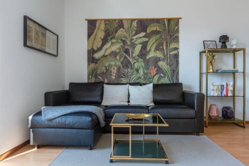 KAYA Zurich Apartment 4B - Downtown 2BR Deluxe Apt