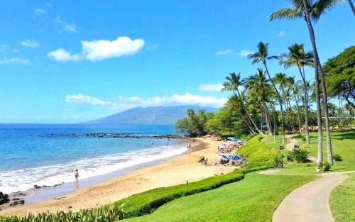 KBM Resorts FREE CAR Hale Ohana At Montage Kapalua Bay Sleeps 14 3-Bedroom Condo with Daily Housekeeping Spa