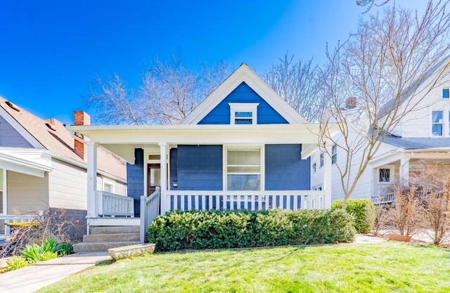 KC BoHo Bungalow - Fenced Yard - Pet-friendly