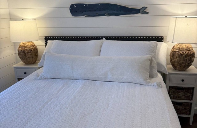 Keep it simple at this peaceful and centrally-located private haven.