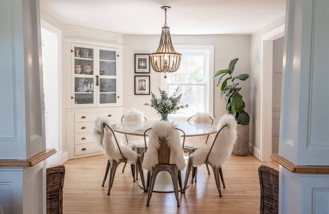 Kennebunk 5 Bedroom 3.5 Bathroom Cottage and Bunkhouse— Walk to Beach and Town!