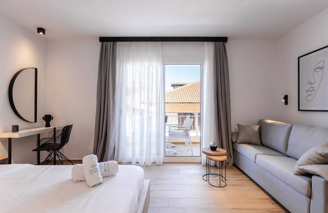 Kentro Luxury Suites
