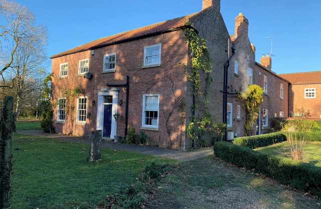 Kexby House, Spacious Country Home, Private Gardens, Games Room, York