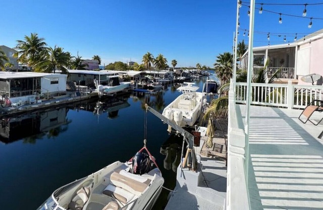 Key Largo Gem w/ canal access 60ft dock