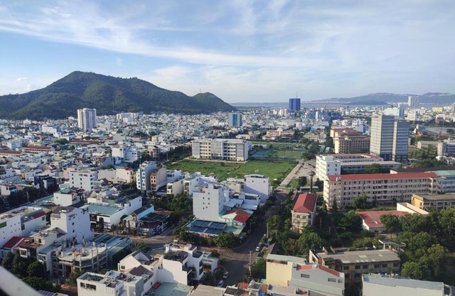 KHÁCH SẠN QUY NHƠN 3 phòng ngủ, chất lượng 4 sao, giáp biển view trên cao nhìn hết Quy Nhơn