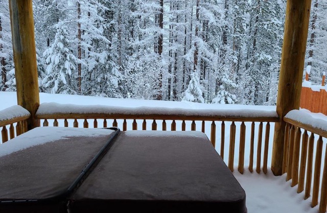 Kimberley Cabin - Between Trickle Creek Golf & Ski Hill