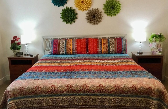King Bed Entire Suite No Cleaning Fee Private Entrance