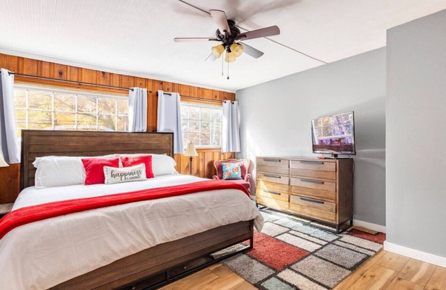 King Bed+Game Room+Parking+Broadripple+Restaurants