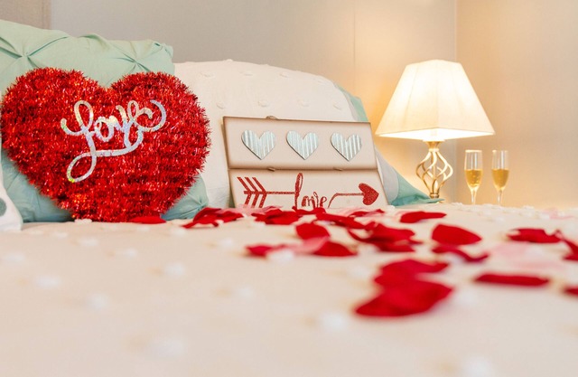 King Bed | Ocean Sunsets | Pool | Parking | Safe