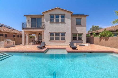 King bed Pool Fire Pit Office