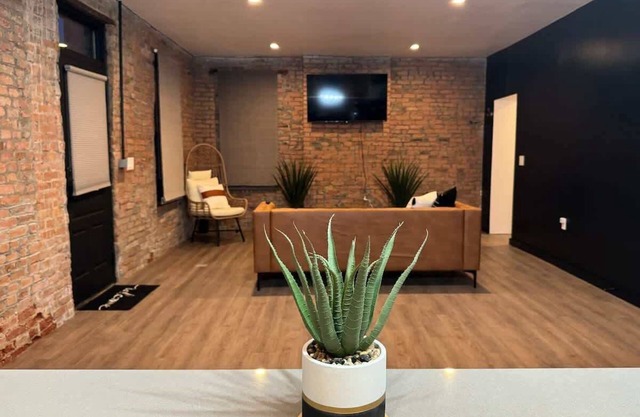 King Bed – Short North – Parking Free – Convention