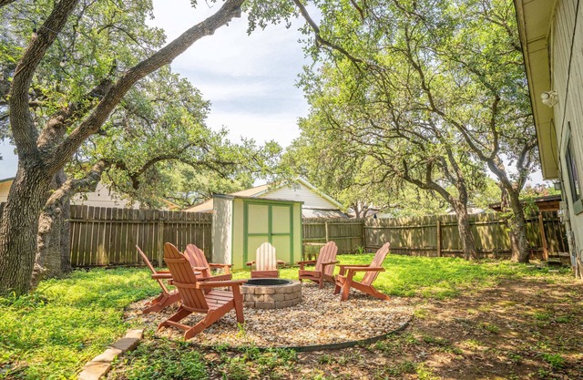 King Beds, Free Parking, 4 br | Copano