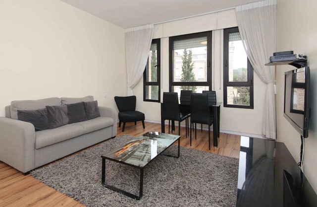 King David Elegance - Two Bedroom Apartment, Sleeps 4