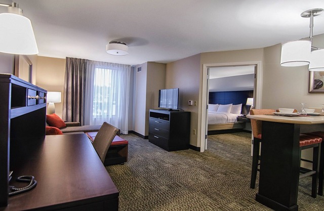 King Suite. Free Breakfast Buffet. Downtown Marquette. Close to Northern Michigan University!