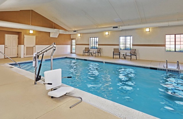 King Suite in "The Glen" District. Free Breakfast Daily. Indoor Pool