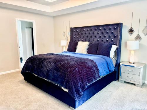 King Suite - Private Bath - Gym - Hot Tub - Game Room