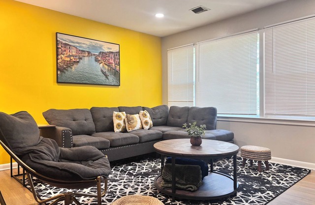 KingBed, PoolTable & Backyard in East Wichita