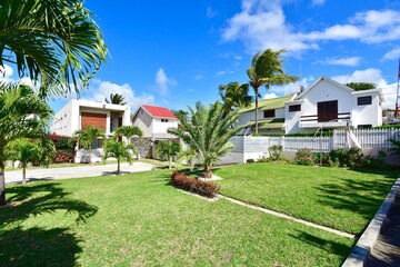 KIWI beach apartment on ground floor with direct access to beach and sea