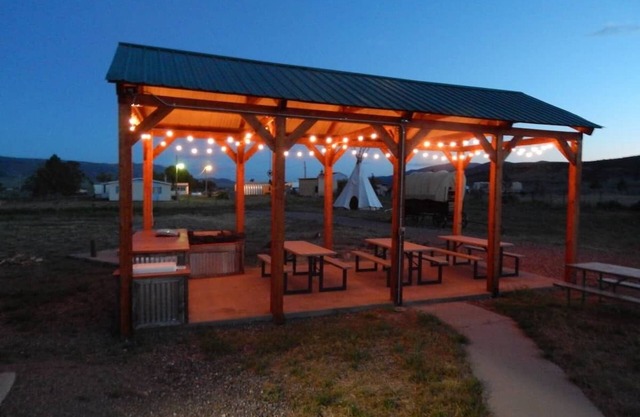 Koosh Cabins - Capitol Reef NP, Bryce Canyon NP, & Fish Lake