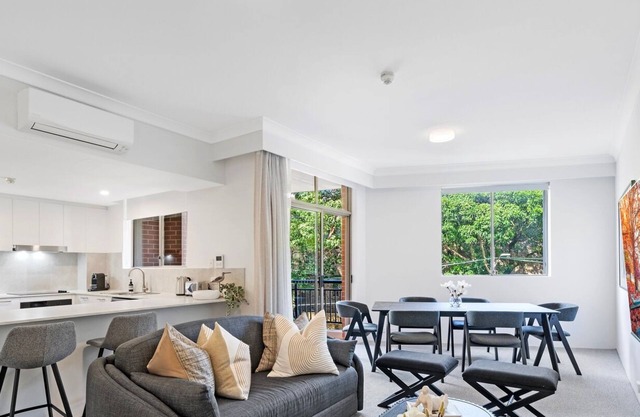 KozyGuru | Camperdown | Cozy 2-Bed Apt + Parking