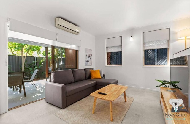 KozyGuru | Spring Hill | Cosy 1 Bed1Bath